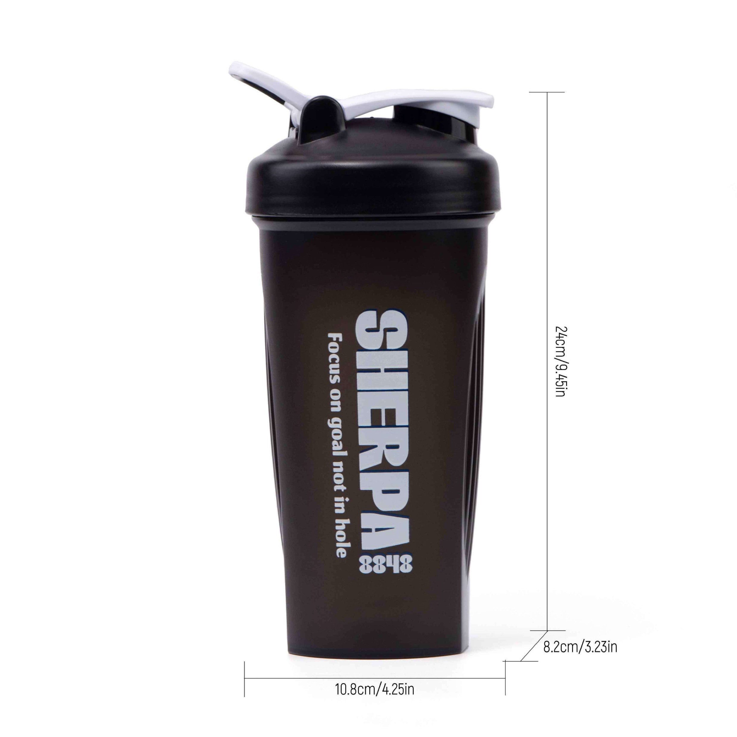 Protein shaker 700 ml – leak-proof and robust. Perfect for the gym, office, university, and outdoors. Ideal for protein shakes, smoothies, BCAAs, and isotonic drinks.
